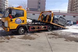 伊犁救援拖车费用怎么算