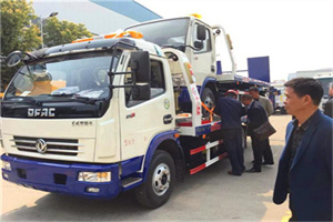 伊犁汽车道路救援拖车价格